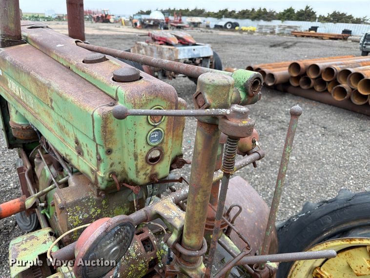 image for item FC0091 1947 John Deere G tractor