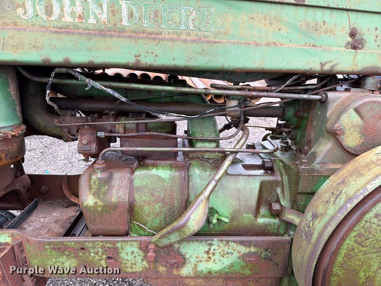 image for item FC0091 1947 John Deere G tractor