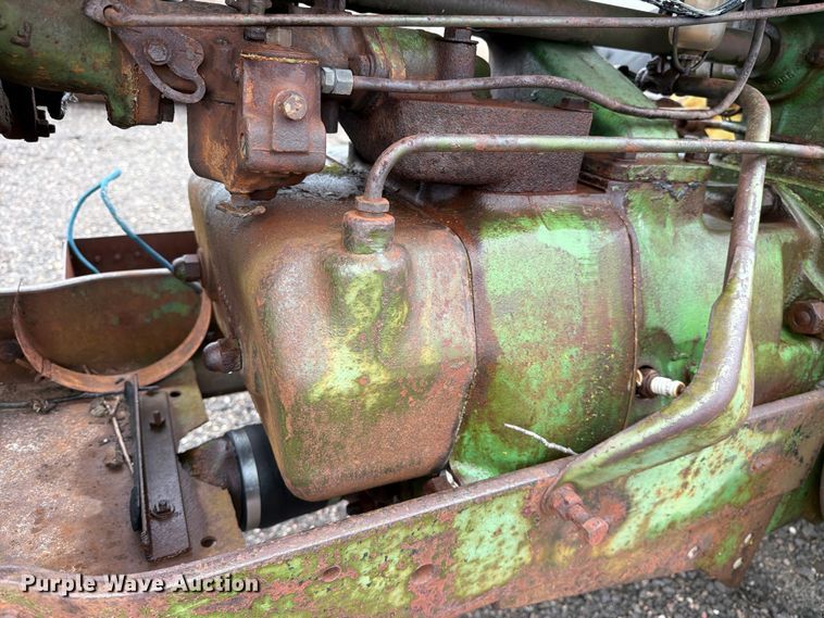 image for item FC0091 1947 John Deere G tractor