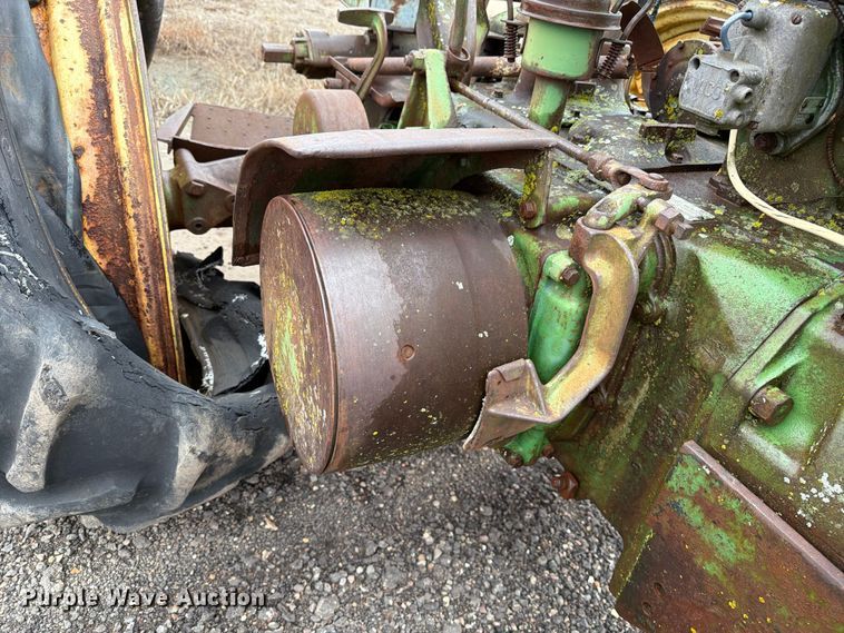 image for item FC0091 1947 John Deere G tractor