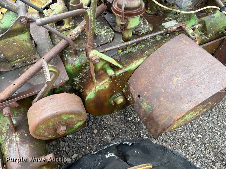 image for item FC0091 1947 John Deere G tractor