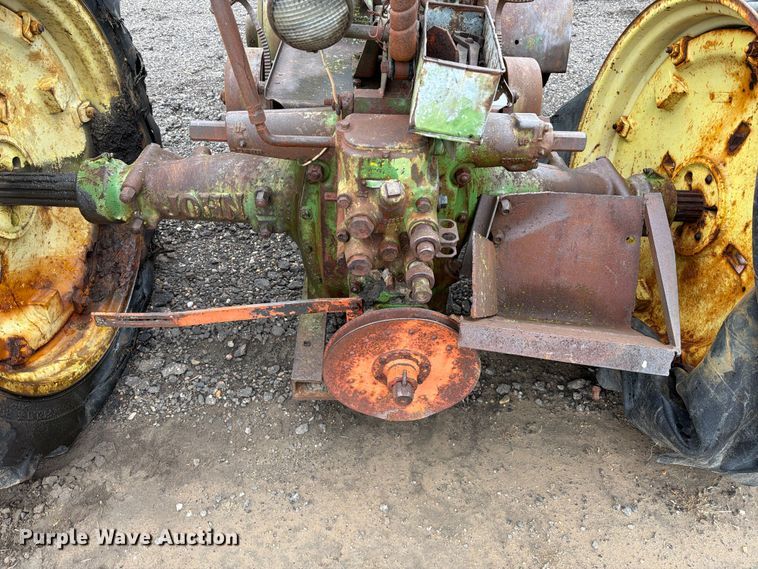 image for item FC0091 1947 John Deere G tractor