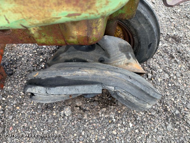image for item FC0091 1947 John Deere G tractor