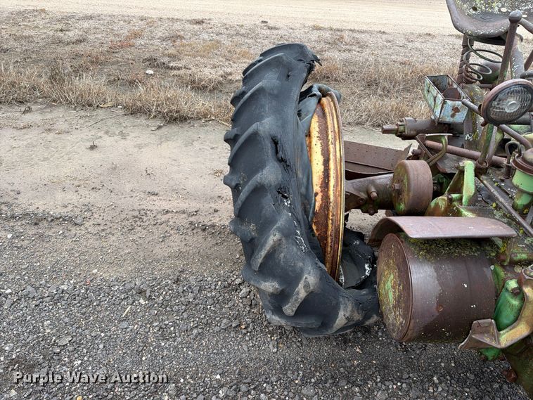 image for item FC0091 1947 John Deere G tractor