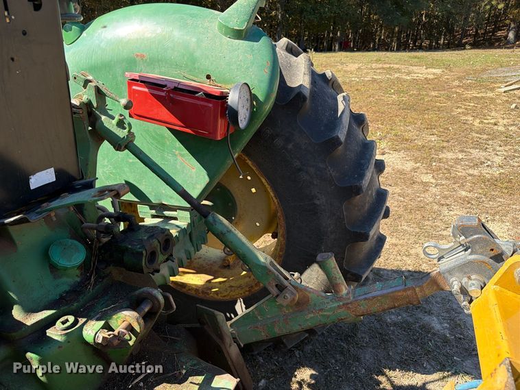 image for item FC3464 1981 John Deere 2240 tractor