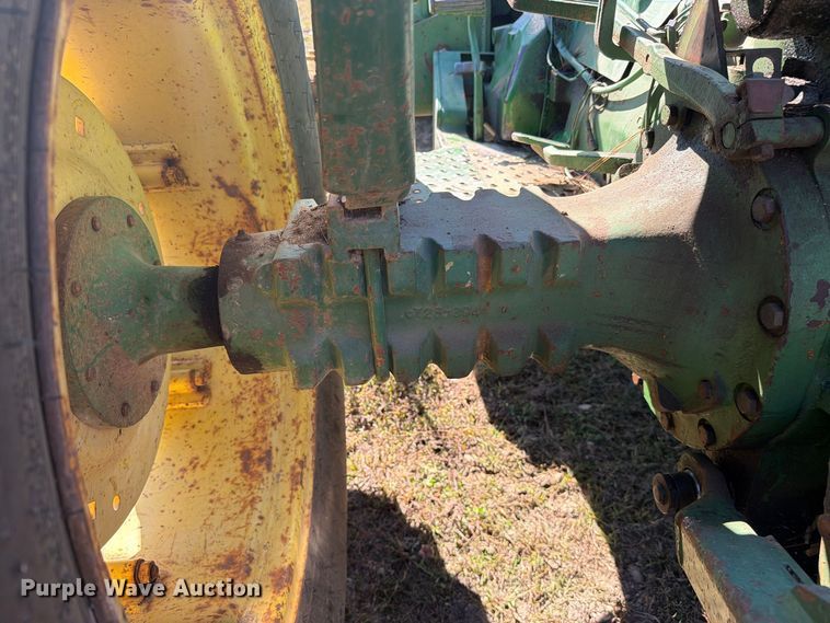 image for item FC3464 1981 John Deere 2240 tractor