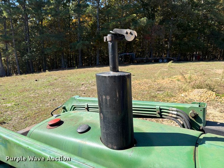 image for item FC3464 1981 John Deere 2240 tractor