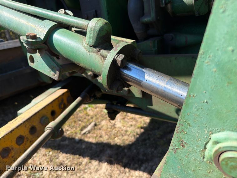 image for item FC3464 1981 John Deere 2240 tractor