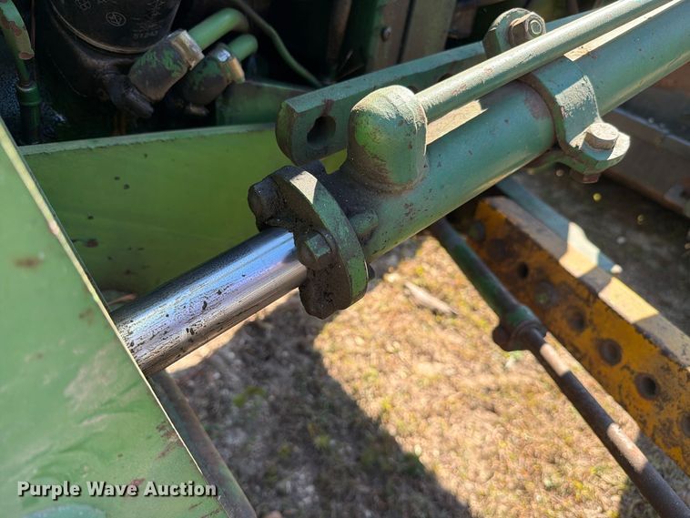 image for item FC3464 1981 John Deere 2240 tractor