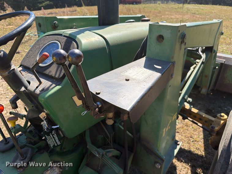 image for item FC3464 1981 John Deere 2240 tractor