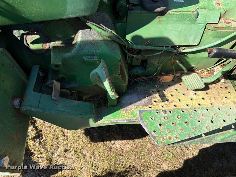 image for item FC3464 1981 John Deere 2240 tractor