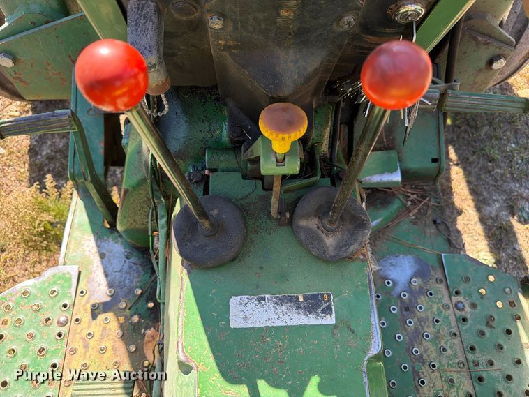 image for item FC3464 1981 John Deere 2240 tractor