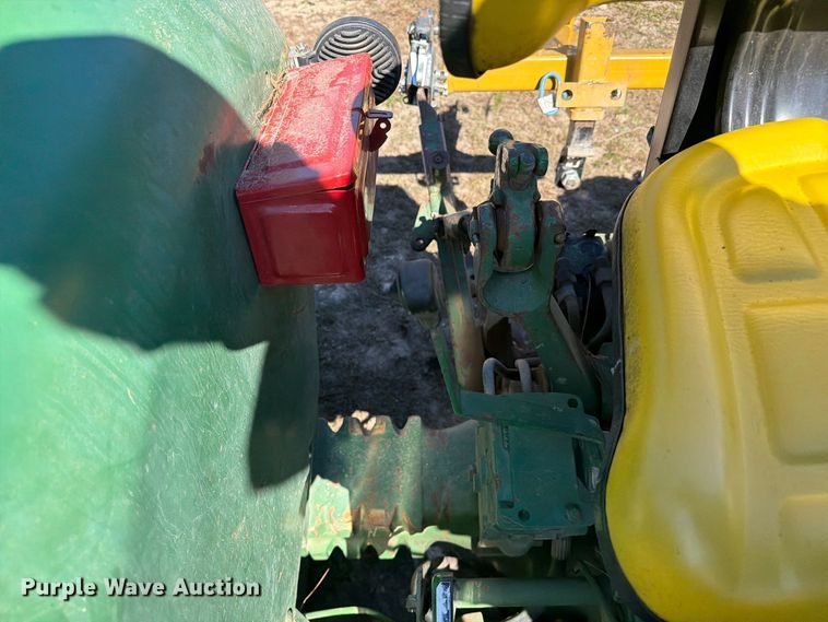 image for item FC3464 1981 John Deere 2240 tractor