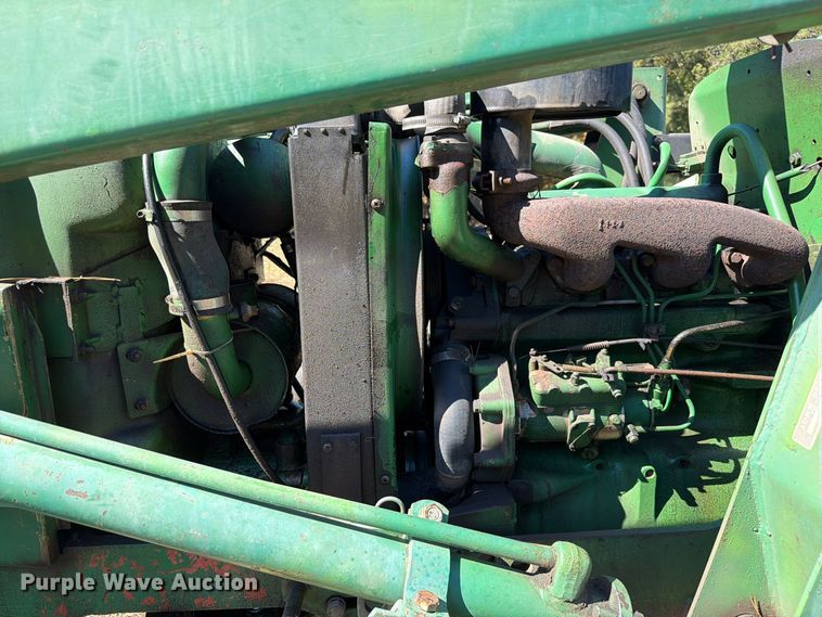 image for item FC3464 1981 John Deere 2240 tractor