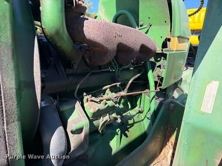 image for item FC3464 1981 John Deere 2240 tractor