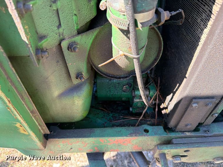 image for item FC3464 1981 John Deere 2240 tractor