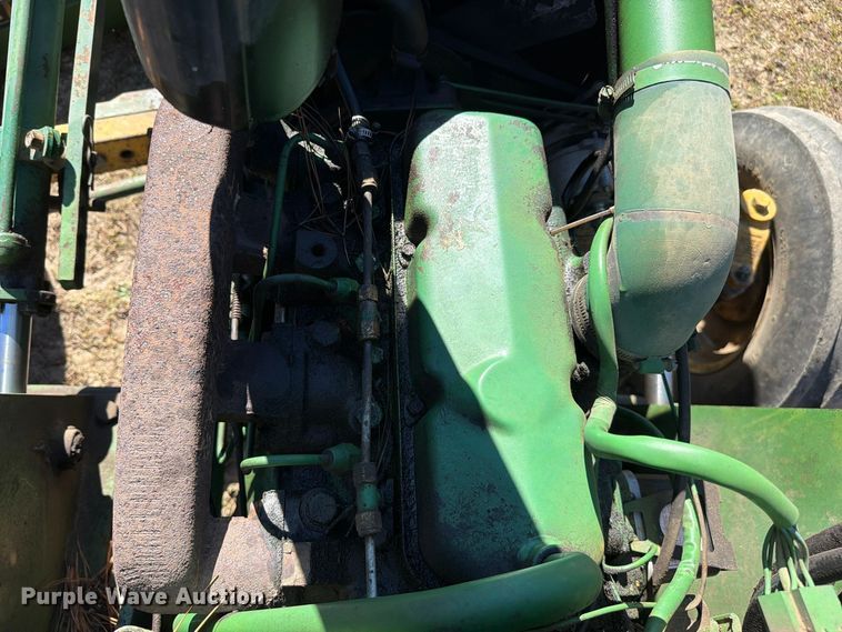 image for item FC3464 1981 John Deere 2240 tractor