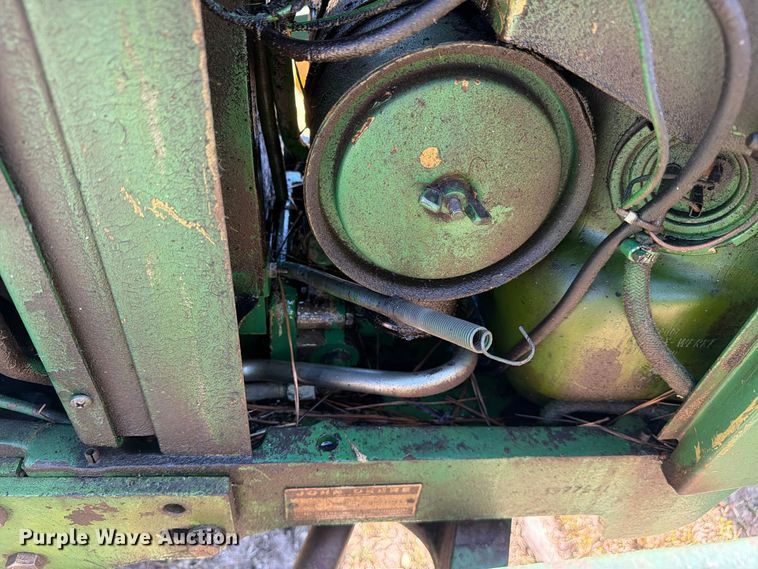 image for item FC3464 1981 John Deere 2240 tractor