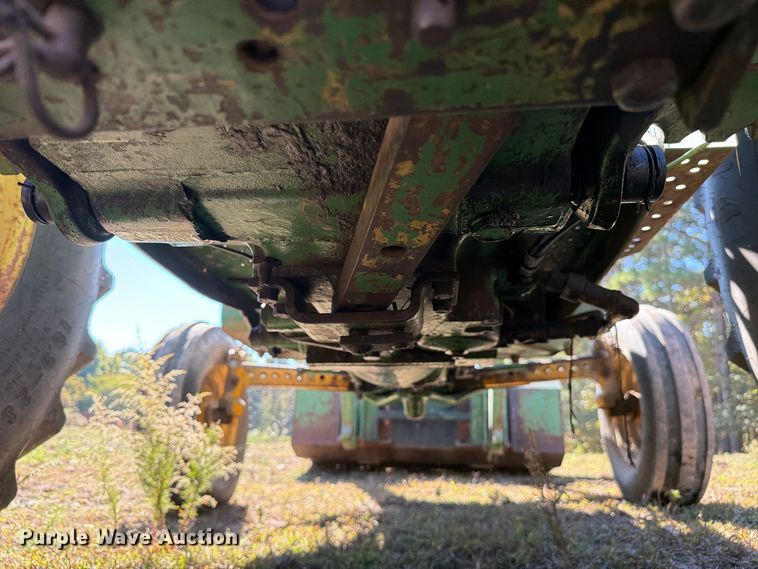 image for item FC3464 1981 John Deere 2240 tractor