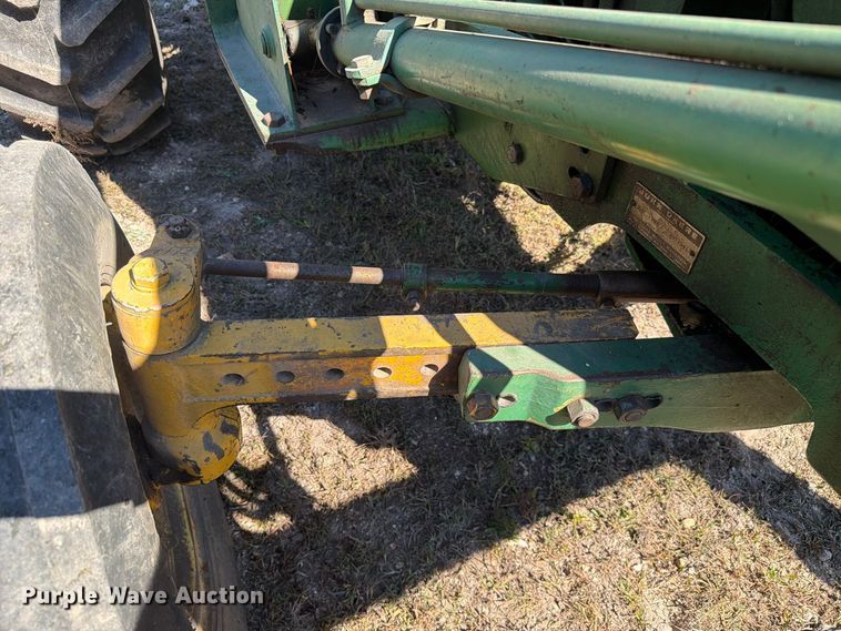 image for item FC3464 1981 John Deere 2240 tractor