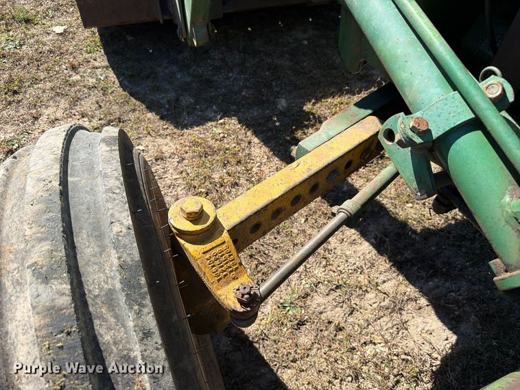 image for item FC3464 1981 John Deere 2240 tractor