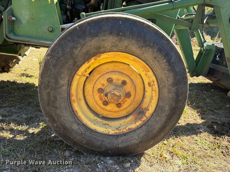 image for item FC3464 1981 John Deere 2240 tractor