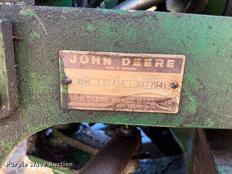 image for item FC3464 1981 John Deere 2240 tractor