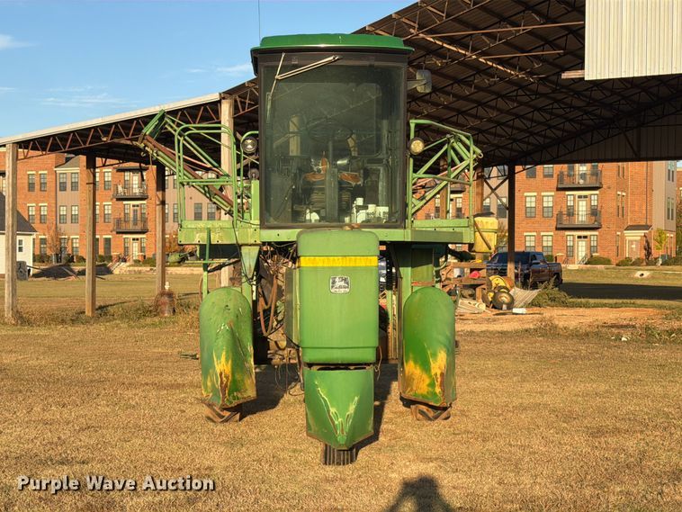 image for item FC3465 1986 John Deere 6000 sprayer