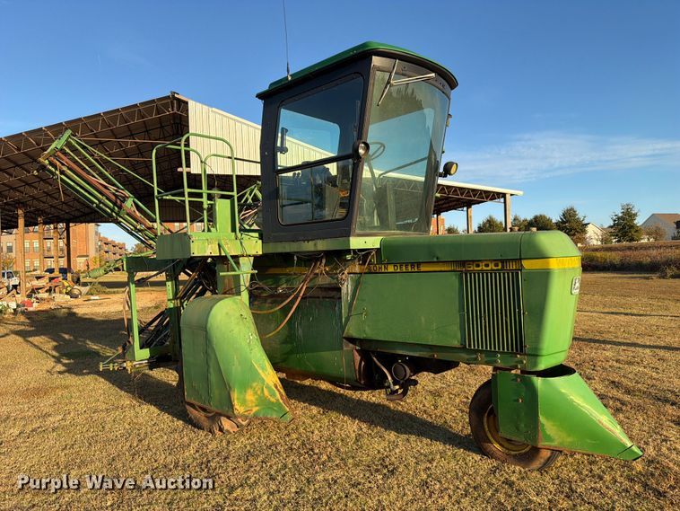 image for item FC3465 1986 John Deere 6000 sprayer