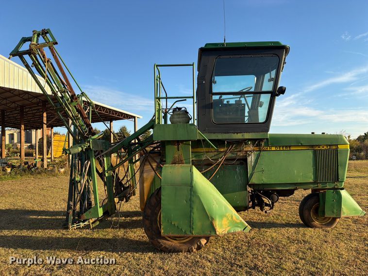 image for item FC3465 1986 John Deere 6000 sprayer