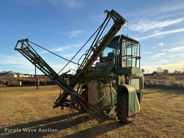 image for item FC3465 1986 John Deere 6000 sprayer