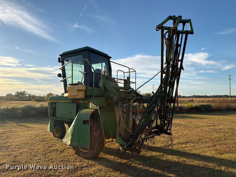 image for item FC3465 1986 John Deere 6000 sprayer
