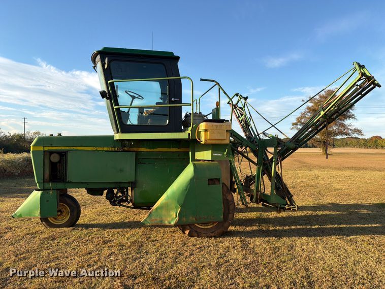 image for item FC3465 1986 John Deere 6000 sprayer