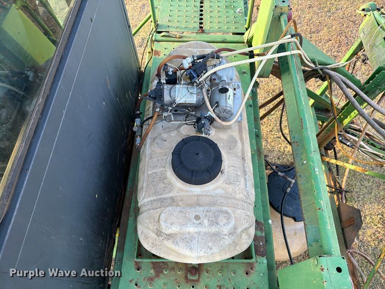 image for item FC3465 1986 John Deere 6000 sprayer