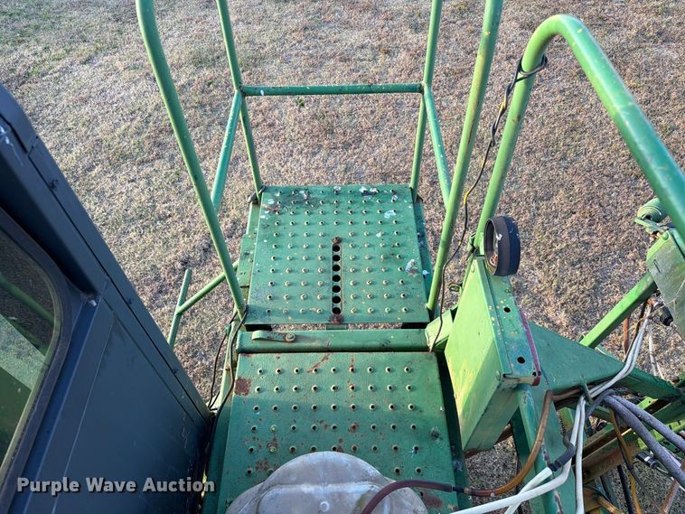 image for item FC3465 1986 John Deere 6000 sprayer
