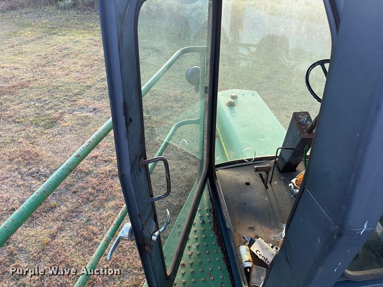 image for item FC3465 1986 John Deere 6000 sprayer