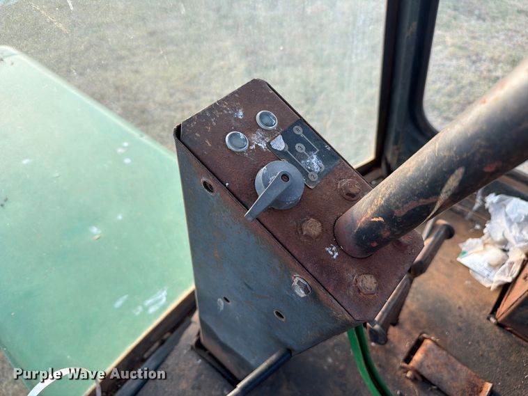 image for item FC3465 1986 John Deere 6000 sprayer