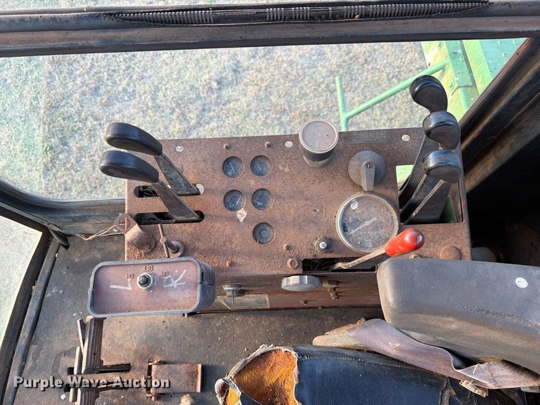 image for item FC3465 1986 John Deere 6000 sprayer