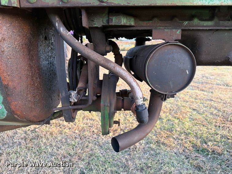 image for item FC3465 1986 John Deere 6000 sprayer