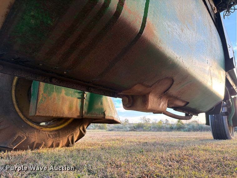 image for item FC3465 1986 John Deere 6000 sprayer