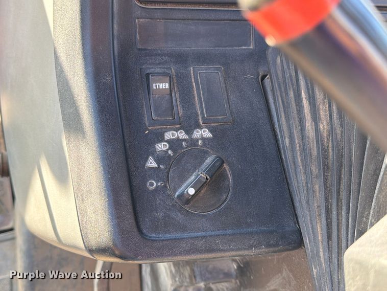 image for item FK3909 1990 Case International 5130A MFWD tractor