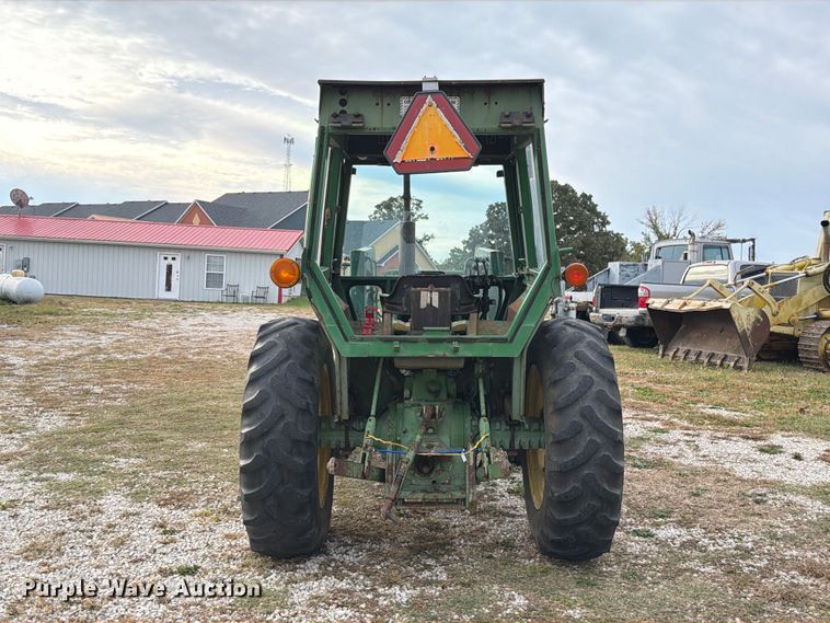 image for item FM6606 1976 John Deere 2040 tractor