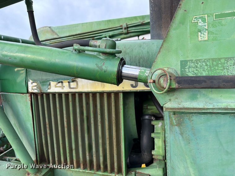 image for item FM6606 1976 John Deere 2040 tractor