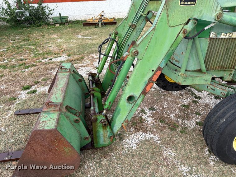 image for item FM6606 1976 John Deere 2040 tractor