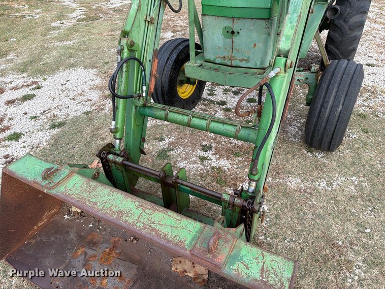 image for item FM6606 1976 John Deere 2040 tractor