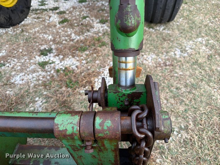 image for item FM6606 1976 John Deere 2040 tractor