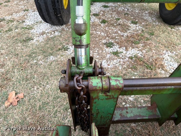 image for item FM6606 1976 John Deere 2040 tractor