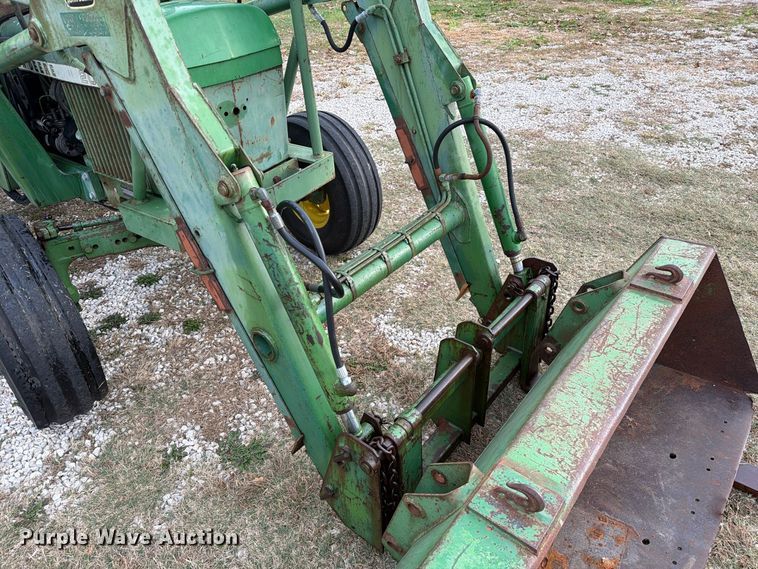 image for item FM6606 1976 John Deere 2040 tractor