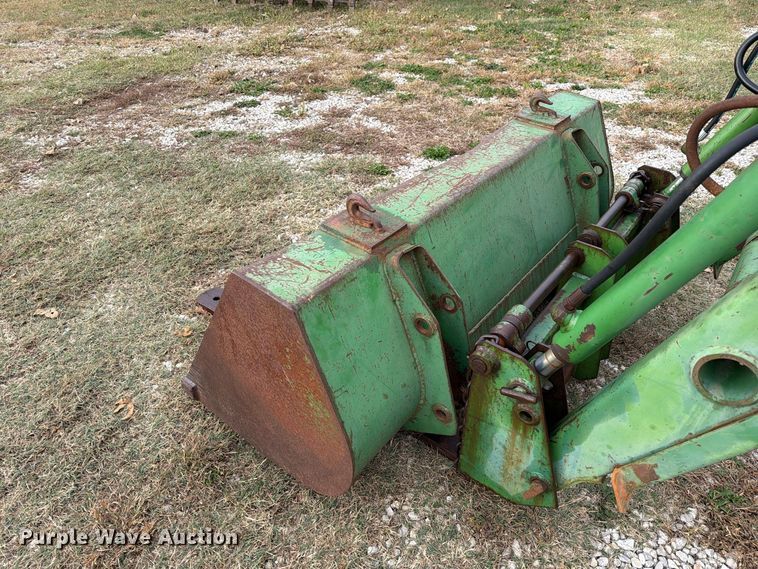 image for item FM6606 1976 John Deere 2040 tractor