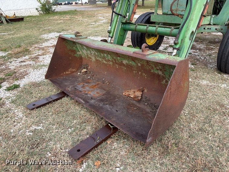 image for item FM6606 1976 John Deere 2040 tractor